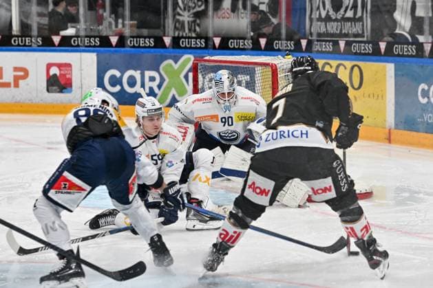 23 12 2024, Porza, Corner Arena, NL: HC Lugano - HC Ambri-Piotta, 59 Dario Wuthrich (Ambri) and 90 goalkeeper Gilles Senn (Ambri) Porza Corner Arena Ticino Switzerland Copyright: xJustPictures.ch AndreaxBrancax