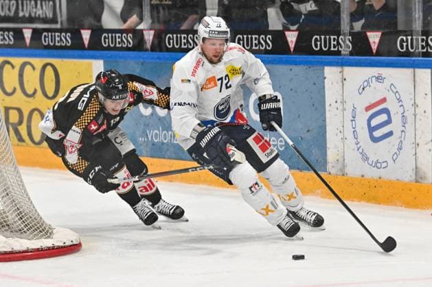 23 12 2024, Porza, Corner Arena, NL: HC Lugano - HC Ambri-Piotta, 72 Tim Heed (Ambri) against 13 Matthew Verboon (Lugano) Porza Corner Arena Ticino Switzerland Copyright: xJustPictures.ch AndreaxBrancax