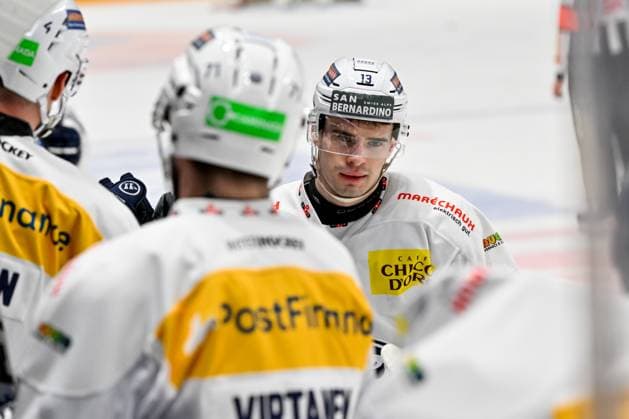 23 12 2024, Porza, Corner Arena, NL: HC Lugano - HC Ambri-Piotta, 13 Eric Landry Manix (Ambri) celebrate his goal Porza Corner Arena Ticino Switzerland Copyright: xJustPictures.ch AndreaxBrancax