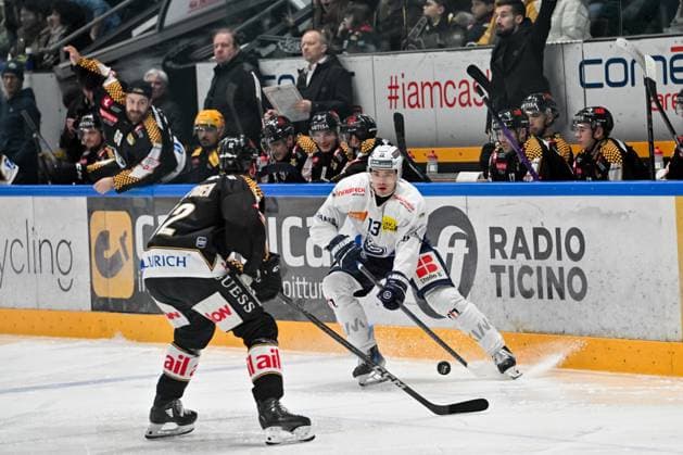 23 12 2024, Porza, Corner Arena, NL: HC Lugano - HC Ambri-Piotta, 13 Eric Landry Manix (Ambri) Porza Corner Arena Ticino Switzerland  Copyright: xJustPictures.ch AndreaxBrancax