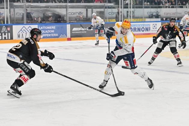 23 12 2024, Porza, Corner Arena, NL: HC Lugano - HC Ambri-Piotta, Topscorer Dominik Kubalik (Ambri) Porza Corner Arena Ticino Switzerland Copyright: xJustPictures.ch AndreaxBrancax