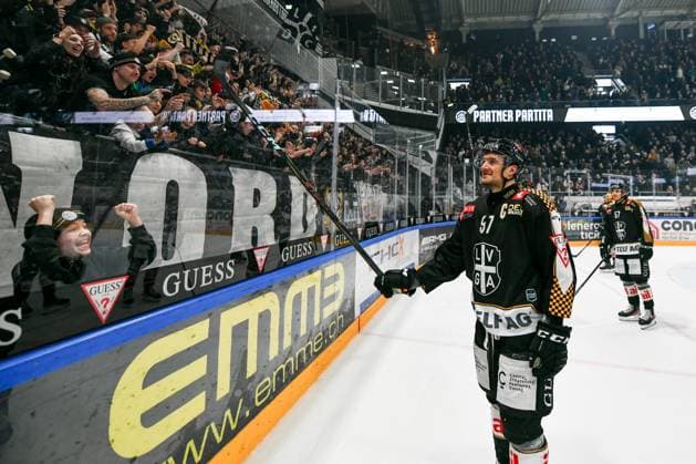 23 12 2024, Porza, Corner Arena, NL: HC Lugano - HC Ambri-Piotta, 97 Calvin Thurkauf (Lugano) Porza Corner Arena Ticino Switzerland Copyright: xJustPictures.ch AndreaxBrancax