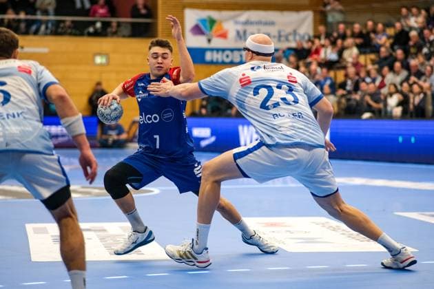 Elias Huber (HBW Balingen-Weilstetten, 07) im Zweikampf mit Lars Roeller (TV Großwallstadt, 23), GER, TV Grosswallstadt vs. HBW Balingen-Weilstetten, Handball, 2. Bundesliga, 17. Spieltag, Saison 2024 2025, 26.12.2024. GER, TV Grosswallstadt vs. HBW Balingen-Weilstetten, Handball, 2. Bundesliga, 17. Spieltag, Saison 2024 2025, 26.12.2024. Elsenfeld Copyright: xEibner-Pressefoto FlorianxWieganx EP_FWD