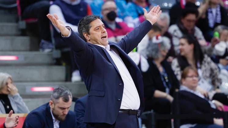 Im Bild: Head-Coach Sasa Filipovski (Wuerzburg Baskets), Verwunderung 26.12.2024, Telekom Baskets Bonn vs. FIT-One Wuerzburg Baskets, easyCredit BBL, 13. Spieltag, Deutschland, Bonn, Telekom Dome, Copyright: HMBxMedia xJulienxBecker