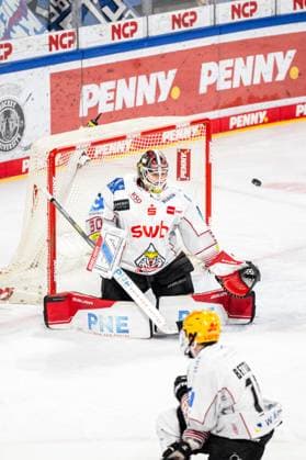 Kristers Gudlevskis (30, Fischtown Pinguins Bremerhaven, BHV ), Nuernberg Ice Tigers vs. Fischtown Pinguins Bremerhaven, Eishockey, Penny DEL, 32. Spieltag, 30.12.2024, Nuernberg Ice Tigers vs. Fischtown Pinguins Bremerhaven, Eishockey, Penny DEL, 32. Spieltag, 30.12.2024 Nuernberg Copyright: xEibner-Pressefoto ThomasxHahnx EP_NIT