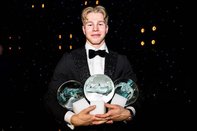 Bilder des Jahres 2025, Sport 01 Januar Sport Themen der Woche KW01 Sport Bilder des Tages 250104 Markus Rooth poses with his awards after Idrettsgallaen on January 4, 2025 in Trondheim. Photo: Marius Simensen BILDBYRAN Cop 238 award show bbeng idrettsgalla idrettsgallaen Copyright: MARIUSxSIMENSEN BB250104ZG055