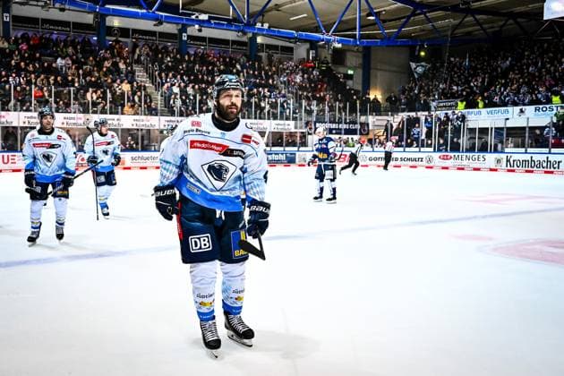 Torjubel, Jubel, Freude bei Torschütze Riley Sheen (ERC Ingolstadt, 91), GER, Iserlohn Roosters vs. ERC Ingolstadt, Eishockey, Penny-DEL, 34. Spieltag, Spielzeit 2024 2025, 05.01.2025, GER, Iserlohn Roosters vs. ERC Ingolstadt, Eishockey, Penny-DEL, 34. Spieltag, Spielzeit 2024 2025, 05.01.2025 Iserlohn Copyright: xJonasxBrockmann Eibner-Pressefotx EP_JBN