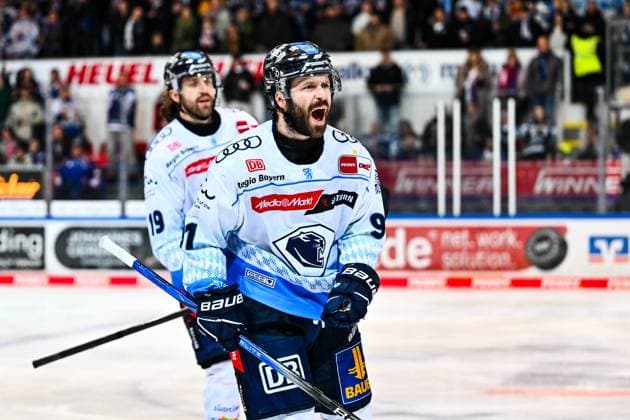 Torjubel, Jubel, Freude bei Torschütze Riley Sheen (ERC Ingolstadt, 91), GER, Iserlohn Roosters vs. ERC Ingolstadt, Eishockey, Penny-DEL, 34. Spieltag, Spielzeit 2024 2025, 05.01.2025, GER, Iserlohn Roosters vs. ERC Ingolstadt, Eishockey, Penny-DEL, 34. Spieltag, Spielzeit 2024 2025, 05.01.2025 Iserlohn Copyright: xJonasxBrockmann Eibner-Pressefotx EP_JBN