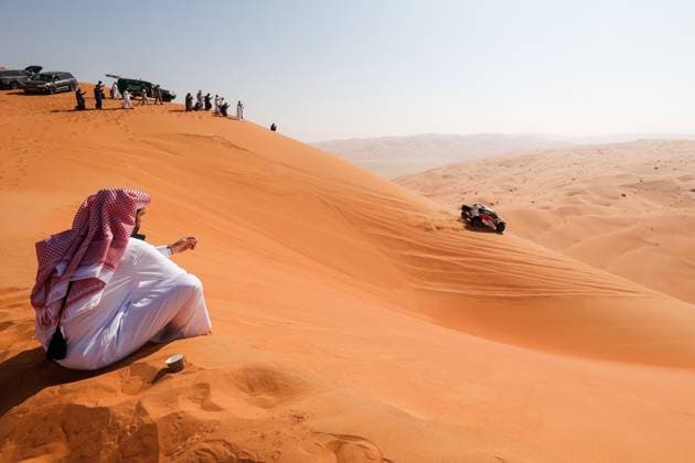 Bilder des Jahres 2025, Sport 01 Januar Sport Themen der Woche KW03 Sport Bilder des Tages DAKAR 2025 - STAGE 11 216 YACOPINI Juan Cruz (arg), OLIVERAS Daniel (spa), Toyota, Overdrive Racing, FIA W2RC, Ultimate, action landscape, paysage, fans, Supporters, Public, Spectators during the Stage 11 of the Dakar 2025 on January 16, 2025 around Subaytah, Saudi Arabia - SubaytahSaudi Arabia Copyright: xFREDERICxLExFLOCxHx