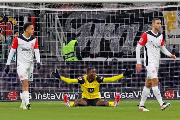 Bilder des Jahres 2025, Sport 01 Januar Sport Themen der Woche KW03 Sport Bilder des Tages Frankfurt, Deutschland 17. Januar 2025: 1. BL - 2024 2025 - Eintracht Frankfurt vs. Borussia Dortmund Im Bild: Serhou Guirassy (Dortmund) fordert einen Elfmeter. DFL regulations prohibit any use of photographs as image sequences and or quasi-video Deutsche Bank Park Hessen Copyright: xFotostandx xRacochax