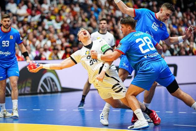 Bilder des Jahres 2025, Sport 01 Januar Sport Themen der Woche KW03 Sport Bilder des Tages Justus Fischer (Deutschland, 54), Stepan Zeman (Tschechien, 66), Matej Havran (Tschechien, 28) DEN, Deutschland vs. Tschechien, Handball, IHF Weltmeisterschaft 2025, Gruppe A, Spieltag 3, 19.01.2025 DEN, Deutschland vs. Tschechien, Handball, IHF Weltmeisterschaft 2025, Gruppe A, Spieltag 3, 19.01.2025 Herning Copyright: xEibner-Pressefoto MarcelxvonxFehrnx EP_MFN