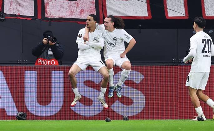 Bilder des Jahres 2025, Sport 01 Januar Sport Themen der Woche KW04 Sport Bilder des Tages 23.01.2025, Fussball UEFA Europa League, Eintracht Frankfurt - Ferencvarosi TC, emonline, emspor, v.l., Torjubel zum 2:0 durch Hugo Ekitike (Eintracht Frankfurt), Arthur Theate (Eintracht Frankfurt), Goal celebration, celebrate the goal DFL DFB REGULATIONS PROHIBIT ANY USE OF PHOTOGRAPHS AS IMAGE SEQUENCES AND OR QUASI-VIDEO. xdcx Copyright: HMBxMedia Claus
