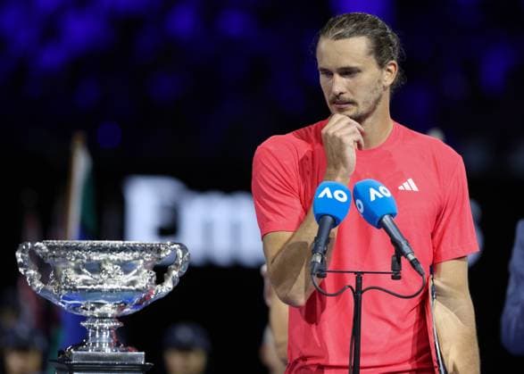 Bilder des Jahres 2025, Sport 01 Januar Sport Themen der Woche KW04 Sieger Jannik Sinner haelt Rede waehrend der Siegerehrung, Presentation Australian Open 2025, Melbourne Park, Melbourne, Victoria, Australia. Copyright: xJuergenxHasenkopfx