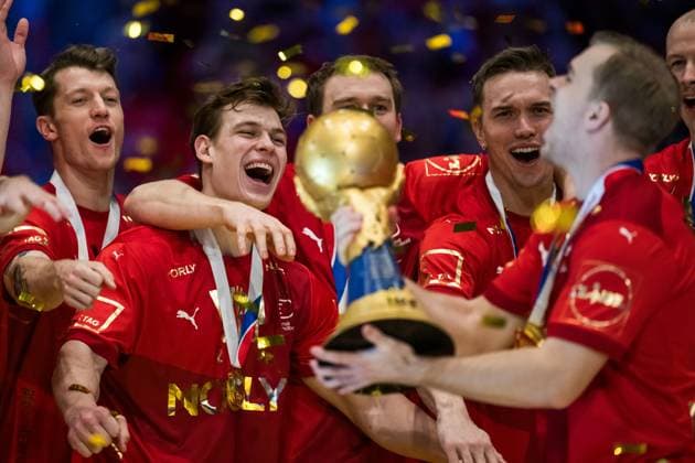 Bilder des Jahres 2025, Sport 02 Februar Sport Themen der Woche KW05 Sport Bilder des Tages 250202 Lukas Lindhard Jorgensen of Denmark celebrates with the trophy after the 2025 IHF World Men s Handball Championship final between Croatia and Denmark on February 2, 2025 in Oslo. Photo: Vegard Grott BILDBYRAN kod VG VG0713 bbeng handball handboll handball ihf 2025 world mens handball championship handball-vm handbolls-vm vm danmark denmark croatia kroatia kroatien final finale jubel Copyright: VEGARDxGRoTT BB250202VG129