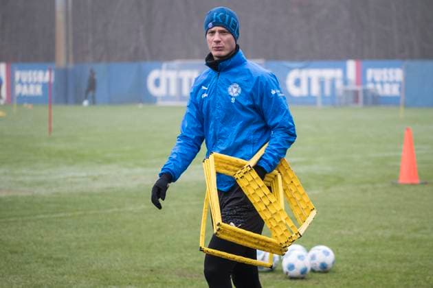 04.02.2025, Fußball, Herren, 1.BL, Saison 2024 2025, Training Holstein Kiel Patrick Erras im Aufbautraining erstmals wieder auf dem Platz seit Gehirnerschütterung Kiel Projensdorf, Trainigsplatz, Kuns Schleswig-Holstein Deutschland