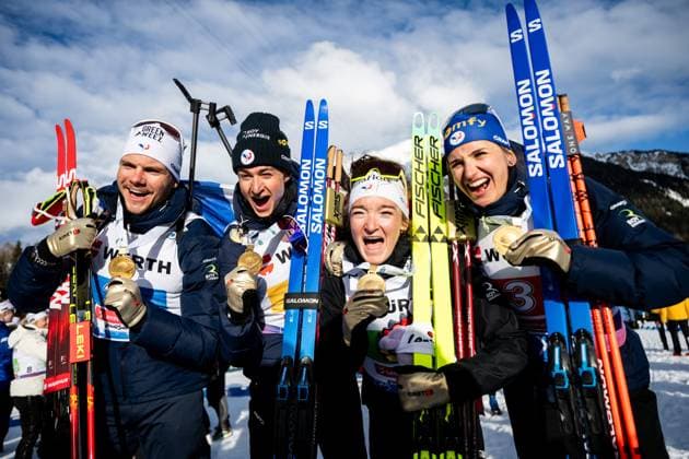 Bilder des Jahres 2025, Sport 02 Februar Sport Themen der Woche KW07 Sport Bilder des Tages 250212 Gold medalists Emilien Jacquelin, Eric Perrot, Lou Jeanmonnot and Julia Simon of France pose with their medals after the medal ceremony in mixed relay during the IBU Biathlon World Championships on February 12, 2025 in Lenzerheide. Photo: Petter Arvidson BILDBYRAN kod PA PA0971 mixedstafett mixstafett mixed relay bbeng skidskytte biathlon skiskyting skidskytte-vm vm ibu world championships biathlon world championships jubel Copyright: PETTERxARVIDSON BB250212PA205