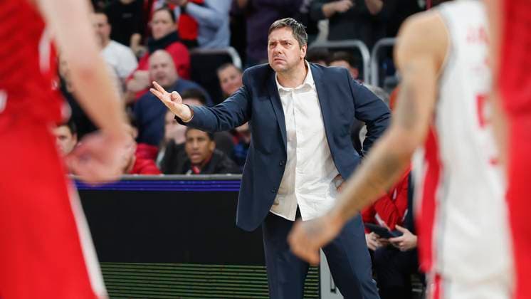 Im Bild: Head-Coach Sasa Filipovski (Wuerzburg Baskets), Verwunderung 12.02.2025, Bamberg Baskets vs. FIT-One Wuerzburg Baskets, easyCredit BBL, 21. Spieltag, Deutschland, Bamberg, Brose Arena Bamberg, Copyright: HMBxMedia xJulienxBecker