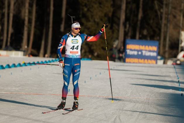 19.02.2025, Biathlon, WM, Saison 2024 2025, Lenzerheide, WM, Männer, 20km Einzel Emilien Jacquelin (FRA) 44 im Ziel winkt den Fans Lenzerheide Roland Arena GR Schweiz
