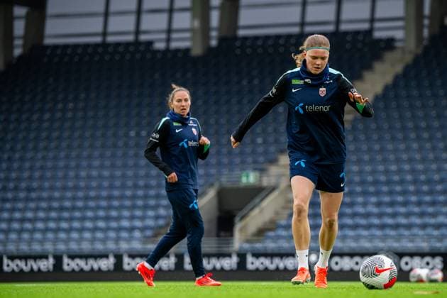 250224 Signe Gaupset of the Norwegian women s national football team during a training session on February 24, 2025 in Stavanger. Photo: Vegard Grott BILDBYRAN kod VG VG0717 bbeng fotboll football soccer fotball norge norway women dam nations league träning practice training trening Copyright: VEGARDxGRoTT BB250224VG051