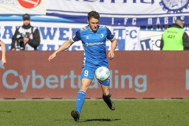 02.03.2025, xgox, Fussball - 2.Bundesliga, 1.FC Magdeburg - SV Darmstadt 98 emspor, v.l. Martijn Kaars (Magdeburg, 9) am Ball, plays the ball (DFL DFB REGULATIONS PROHIBIT ANY USE OF PHOTOGRAPHS as IMAGE SEQUENCES and or QUASI-VIDEO) Magdeburg