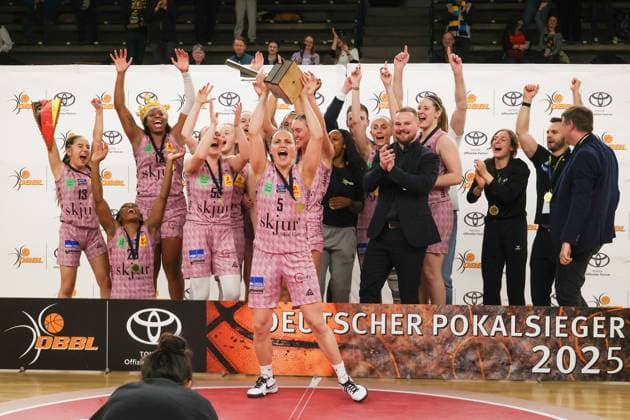 Bilder des Jahres 2025, Sport 03 März Sport Themen der Woche KW09 Sport Bilder des Tages Dt. Pokalsieger, Saarlouis Royals, DBBL-Pokal ,DBBL-Pokal , 02.03.2025, Spiel um Platz1. Saarlouis Royals vs Rutronik Stars Kelter, Berlin Berlin Deutschland Copyright: xFootbowl ThomasxSobotzkix
