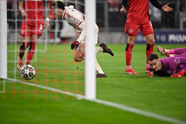 TOR zum 2:0 Jamal Musiala FC Bayern Muenchen FCB (42) gegen Torwart Matej Kovar Bayer 04 Leverkusen (17) FC Bayern Muenchen FCB vs Bayer 04 Leverkusen B04 Achtelfinale Hinspiel 05.03.2025 DFL REGULATIONS PROHIBIT ANY USE OF PHOTOGRAPHS AS IMAGE SEQUENCES AND OR QUASI-VIDEO FC Bayern Muenchen FCB vs Bayer 04 Leverkusen B04