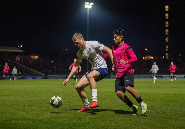 Fussball, Herren, Saison 2024 2025, Regionalliga Nordost (25. Spieltag), VSG Altglienicke - SV Babelsberg 03, v.l. Jannis Lang (Babelsberg 03), Eren Öztürk (VSG Altglienicke), 07.03. 2025, Copyright: xSebastianxRäppold MatthiasxKochx