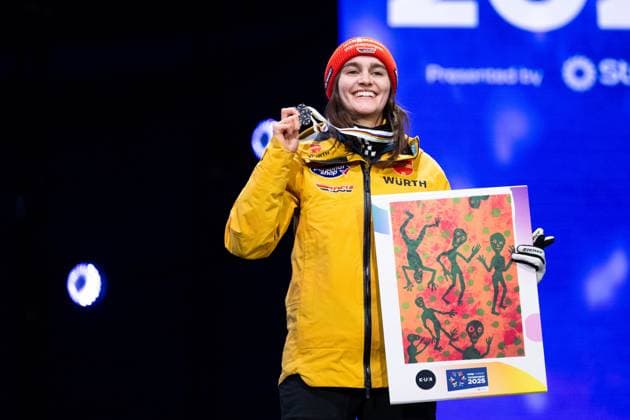 Bilder des Jahres 2025, Sport 03 März Sport Themen der Woche KW10 Sport Bilder des Tages FREITAG Selina (Deutschland) jubelt bei der Siegerehrung ueber Platz 2 und die Silber Medaille, NOR, FIS Nordische Ski Weltmeisterschaft Trondheim Granasen, Skispringen Einzel Großschanze, Siegerehrung Frauen auf der Medal Placa, Wettkampftag 9, Saison 2024 2025, 08.03.2025 NOR, FIS Nordische Ski Weltmeisterschaft Trondheim Granasen, Wettkampftag 9, Saison 2024 2025, 08.03.2025 Trondheim Copyright: xEibner-Pressefoto Memmlerx EP_MMR