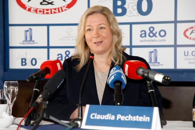 Claudia Pechstein bei einer Pressekonferenz zu ihrem Karriereende im Eisschnelllauf im Müggelturm. Berlin, 10.03.2025
