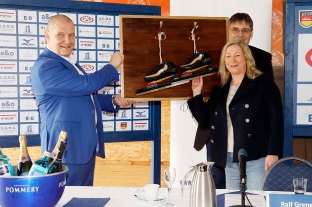 Matthias Große, Ralf Grengel und Claudia Pechstein bei einer Pressekonferenz zu ihrem Karriereende im Eisschnelllauf im Müggelturm. Berlin, 10.03.2025