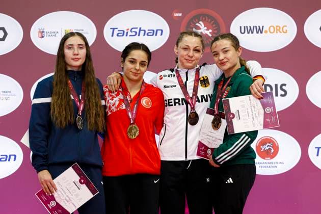 Bilder des Jahres 2025, Sport 03 März Sport Themen der Woche KW11 Sport Bilder des Tages U23 Wrestling European Championships Podium 55kg WW - Gold: Tuba Demir (TUR), Silver: Mihaela Samoil (MDA), Bronze: Roza Szenttamasi (HUN), Amory Olivia Andrich (GER)