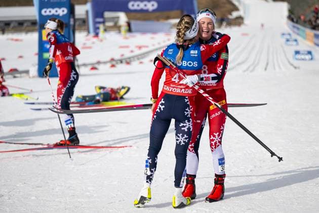 Bilder des Jahres 2025, Sport 03 März Sport Themen der Woche KW11 Sport Bilder des Tages 250315 Therese Johaug of Norway and Kristin Austgulen Fosnaes of Norway after women™s 20 km interval start classic technique during the FIS Cross-Country World Cup on March 15, 2025 in Oslo. Photo: Marius Simensen BILDBYRAN COP 238 MM0039 skidor dam cross-country skiing langrenn fis world cup holmenkollen womens 20 km bbeng norge Copyright: MARIUSxSIMENSEN BB250315BB418