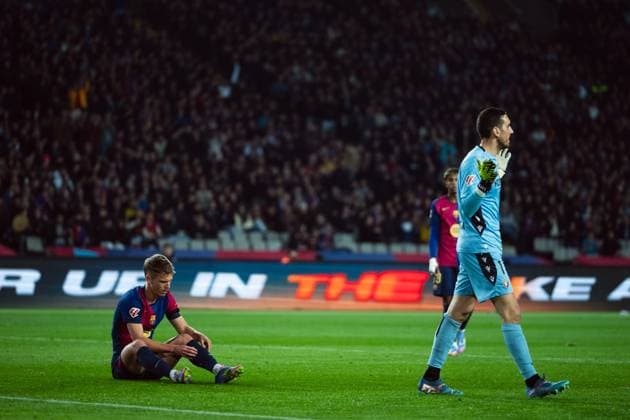 Spanish LaLiga EA Sports: FC Barcelona, Barca v CA Osasuna in Barcelona, Spain. Barcelona, Spain, 27, March, 2025. Spanish LaLiga EA Sports: FC Barcelona v CA Osasuna. (20) Dani Olmo receives a fault inside the area. Barcelona Olympic Stadium Lluis Companys Barcelona Spain
