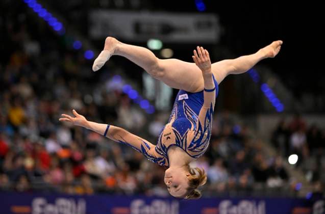Bilder des Jahres 2025, Sport 03 März Sport Themen der Woche KW13 Sport Bilder des Tages Silja STOEHR (GER) Balken Schwebebalken Aktion Turnen EnBW DTB-Pokal Stuttgart Porsche-Arena 27-30.03.2025 Turnen EnBW DTB-Pokal
