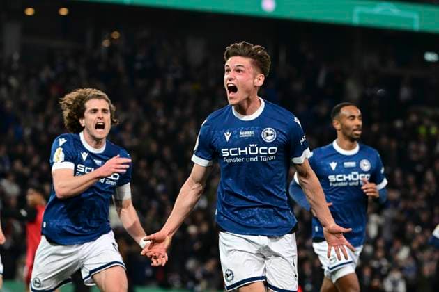 Bilder des Jahres 2025, Sport 04 April Sport Bilder des Tages Torjubel zum 2:1 durch Maximilian Grosser 19 (Arminia Bielefeld), Arminia Bielefeld vs. Bayer 04 Leverkusen, DFB-Pokal, Halbfinale, 01.04.2025 DFB regulations prohibit any use of photographs as image sequences and or quasi-video Bielefeld Nordrhein-Westfalen Deutschland