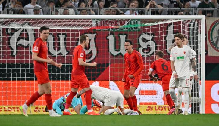 TOR zum 1:1 Jamal Musiala FC Bayern Muenchen FCB (42) Torjubel Harry Kane FC Bayern Muenchen FCB (09) FC Augsburg FCA vs FC Bayern Muenchen FCB 04.04.2025 DFL REGULATIONS PROHIBIT ANY USE OF PHOTOGRAPHS AS IMAGE SEQUENCES AND OR QUASI-VIDEO FC Augsburg FCA vs FC Bayern Muenchen FCB