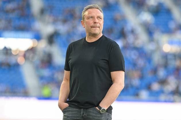 2. Bundesliga - Karlsruher SC - Hannover 06 am 04.05.2025 im BBBank Wildpark in Karlsruhe Trainer Andre Breitenreiter (Hannover 96)