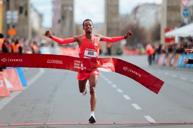 Bilder des Jahres 2025, Sport 04 April Sport Bilder des Tages 06.04.25, Generali Berliner Halbmarathon 2025, SCC Events Gemechu Dida (ETHIOPIA) gewinnt den 44. Generali Halbmarathon 2025