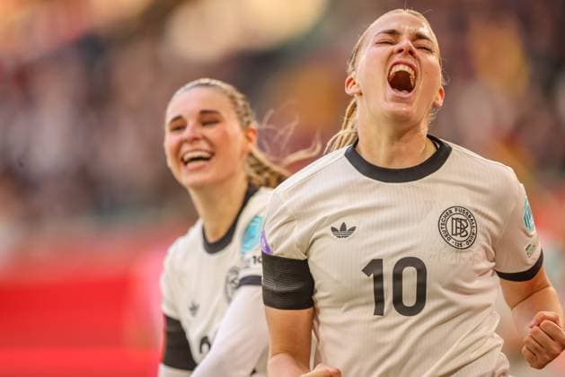 Bilder des Jahres 2025, Sport 04 April Sport Themen der Woche KW15 Sport Bilder des Tages GER, Wolfsburg, Deutschland vs Schottland, Länderspiel, Fussball, DFB, Spielzeit 2024 2025, Volkswagen Arena, Nations League, 4. Spieltag im Bild: Laura Freigang (Deutschland 10) erzielt das Tor zum 5:1 gegen Schottland DFB DFL REGULATIONS PROHIBIT ANY USE OF PHOTOGRAPHS AS IMAGE SEQUENCES AND OR QUASI-VIDEO, 08.04.2025, Copyright: HMBxMedia HendrikxHamelau