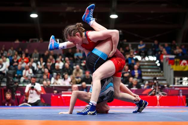 Bilder des Jahres 2025, Sport 04 April Sport Themen der Woche KW15 Sport Bilder des Tages Wrestling European Championships 2025 62kg WW - Iryna Bondar (UKR) df. Alina Kasabieva (UWW) Bratislava X-BIONIC SPHERE Slovakia Copyright: xUnitedxWorldxWrestlingx xJakexKix