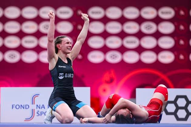 Bilder des Jahres 2025, Sport 04 April Sport Themen der Woche KW15 Sport Bilder des Tages Wrestling European Championships 2025 62kg WW - Luisa Helga Gerda Niemesch (GER) df. Selvi Ilyasoglu (TUR) Bratislava X-BIONIC SPHERE Slovakia Copyright: xUnitedxWorldxWrestlingx xKadirxCx