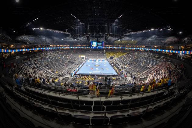 Sport Bilder des Tages . Die Lanxess-Arena Innenansicht waehrend des Lidl Final4-Halbfinal-Spiel zwischen THW Kiel und Rhein Neckar Loewen, Lanxess Arena am 12. April 2025 in Koeln, Deutschland. (Foto von Mario Hommes DeFodi Images) +++ . The Lanxess-Arena general view inside the stadium during the Lidl Final4-Halffinal-Match match between THW Kiel and Rhein-Neckar Loewen at Lanxess-Arena on April 12, 2025 in Cologne, Germany. (Photo by Mario Hommes DeFodi Images) (Photo by Mario Hommes DeFodi Images)
