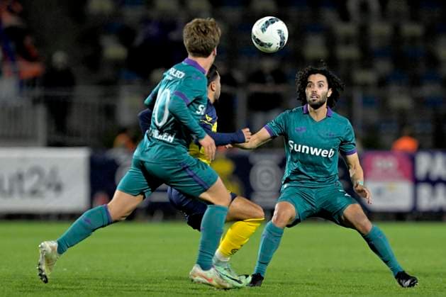 Royale Union Saint-Gilloise v RSC Anderlecht - Jupiler Pro League Champions Play-Off BRUSSELS, BELGIUM - APRIL 12 : Huerta Cesar midfielder of RSC Anderlecht battles for the ball with Ait El Hadj Anouar midfielder of Royale Union Saint-Gilloise during the Jupiler Pro League Champions Play-Off match between Royale Union Saint-Gilloise and RSC Anderlecht on April 12, 2025 in Brussels, Belgium, 12 04 2025 Brussels Belgium  Copyright: xSesx