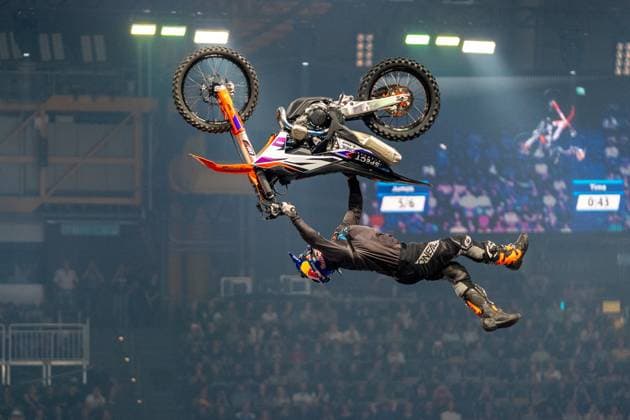 Bilder des Jahres 2025, Sport 04 April Sport Themen der Woche KW15 Sport Bilder des Tages Luc Ackermann (Deutschland) in Aktion bei der Freestyle-Motocross-Show Night of the Jumps in München am 12.04.2025