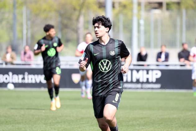 09.04.25 U19 VfB Stuttgart - U19 VfL Wolfsburg Deutschland, Stuttgart, 09.04.2025, Fussball, U19-DFB-Nachwuchsliga, U19 VfB Stuttgart - U19 VfL Wolfsburg: Darwin Soylu (VfL Wolfsburg).