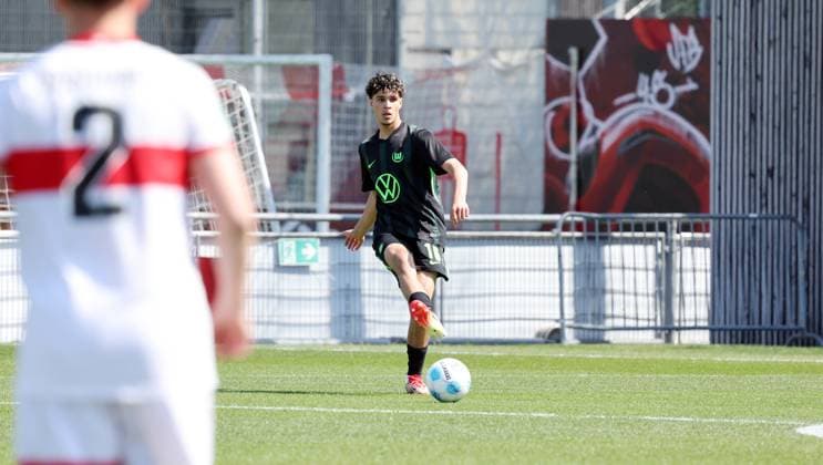 09.04.25 U19 VfB Stuttgart - U19 VfL Wolfsburg Deutschland, Stuttgart, 09.04.2025, Fussball, U19-DFB-Nachwuchsliga, U19 VfB Stuttgart - U19 VfL Wolfsburg: Yasin Chebil (VfL Wolfsburg).