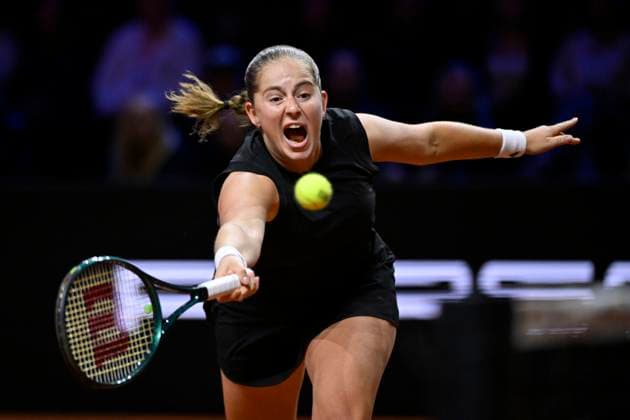 Bilder des Jahres 2025, Sport 04 April Sport Themen der Woche KW17 Sport Bilder des Tages Jelena Ostapenko (LAT) Aktion Tennis Damen Porsche-Cup Porsche Tennis Grand Prix GP Stuttgart 2025 Porsche Arena 21.04.2024 DFL REGULATIONS PROHIBIT ANY USE OF PHOTOGRAPHS AS IMAGE SEQUENCES AND OR QUASI-VIDEO Tennis Damen Porsche-Cup Porsche Tennis Grand Prix GP Stuttgart 2025