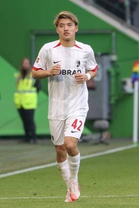 26.04.2025, xgox, Fussball 1.Bundesliga, VfL Wolfsburg - SC Freiburg emspor, v.l. Ritsu Doan (SC Freiburg, 42) (DFL DFB REGULATIONS PROHIBIT ANY USE OF PHOTOGRAPHS as IMAGE SEQUENCES and or QUASI-VIDEO) Wolfsburg