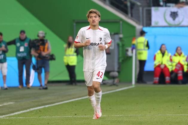 26.04.2025, xgox, Fussball 1.Bundesliga, VfL Wolfsburg - SC Freiburg emspor, v.l. Ritsu Doan (SC Freiburg, 42) (DFL DFB REGULATIONS PROHIBIT ANY USE OF PHOTOGRAPHS as IMAGE SEQUENCES and or QUASI-VIDEO) Wolfsburg