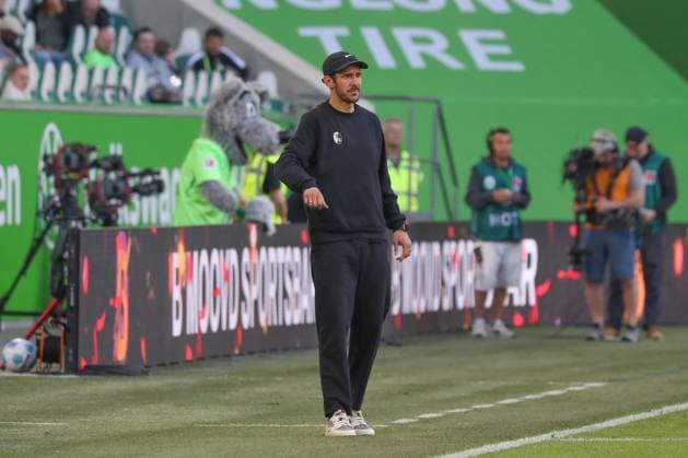 26.04.2025, xgox, Fussball 1.Bundesliga, VfL Wolfsburg - SC Freiburg emspor, v.l. Julian Schuster (SC Freiburg, Trainer) (DFL DFB REGULATIONS PROHIBIT ANY USE OF PHOTOGRAPHS as IMAGE SEQUENCES and or QUASI-VIDEO) Wolfsburg